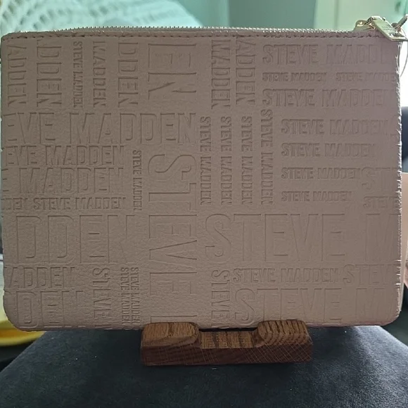 Steve Madden Embossed Pink Wristlet - Picture 8 of 10